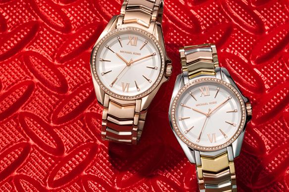 Kỹ Thuật Đính Đá Pavé Là Gì? Vì Sao Nó Được Sử Dụng Cho Đồng Hồ Michael Kors?