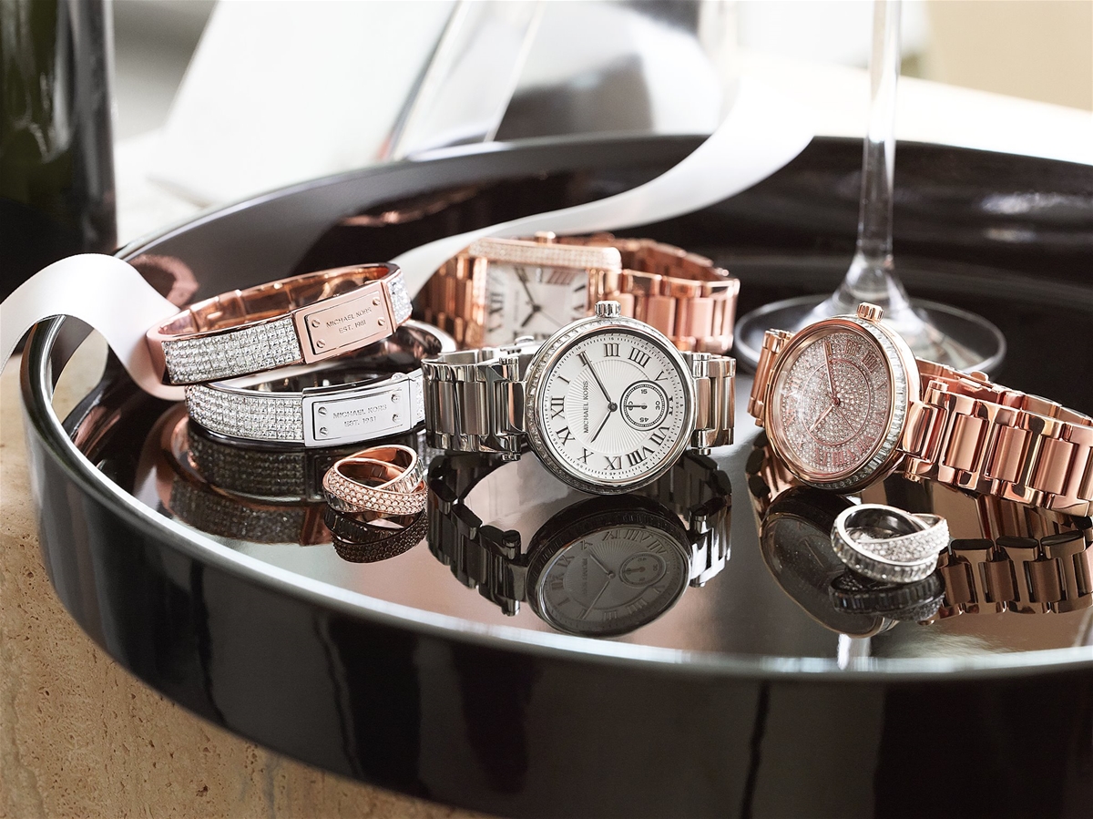 banner đồng hồ Michael Kors